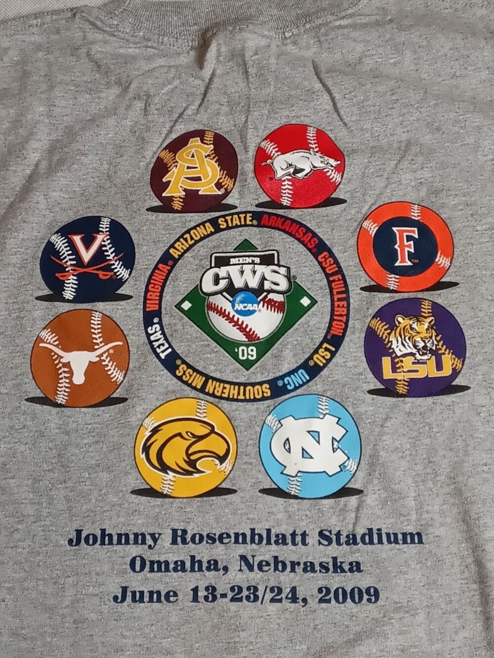 Vintage College World Series 2009 T-Shirt Size Large